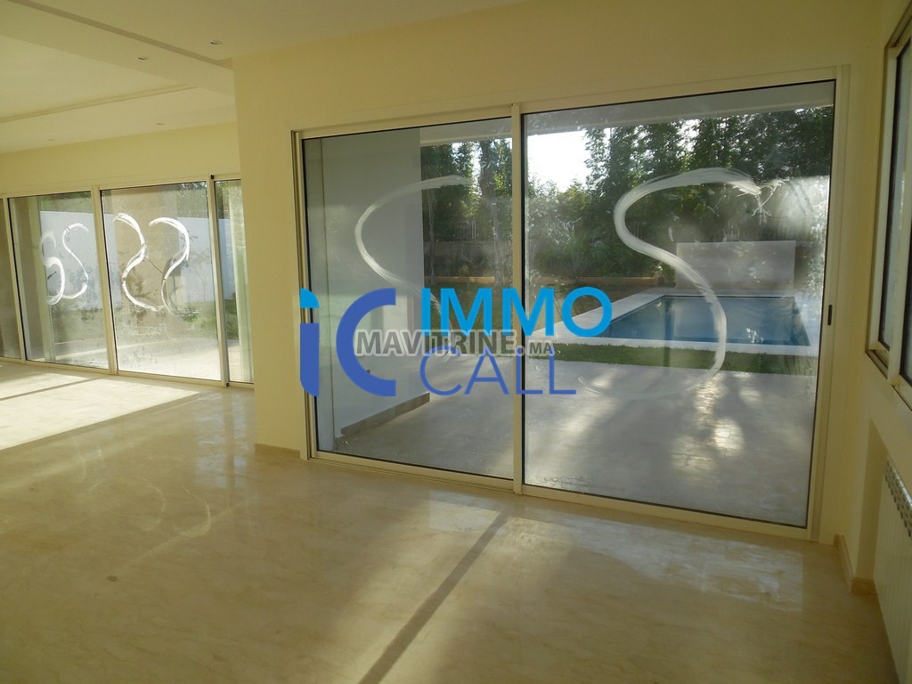 Villa haut standing de 1000m² en location à Souissi