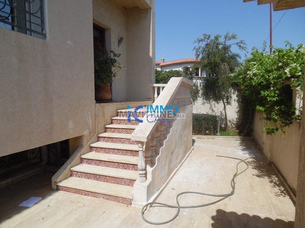 Villa de 700m²  en location à Hay riad