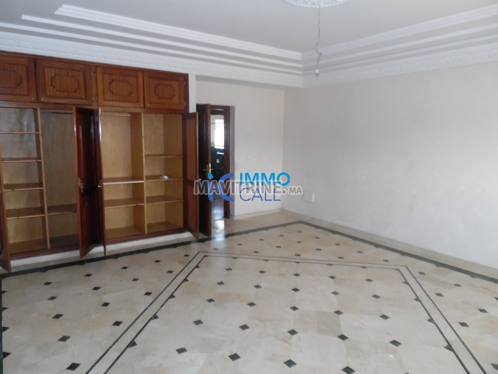 Villa de 700m²  en location à Hay riad