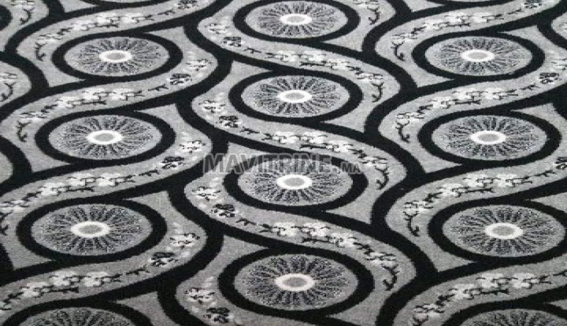 Tapis gris et noir