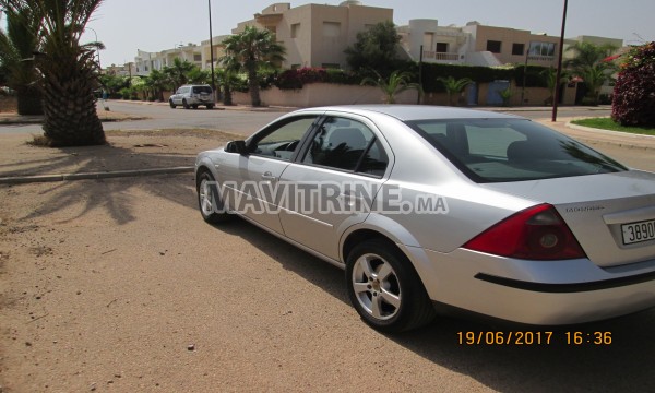 Mise en vente d'une Ford Mondeo Berline