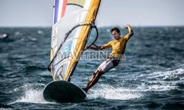 moniteur de planche a voile  O