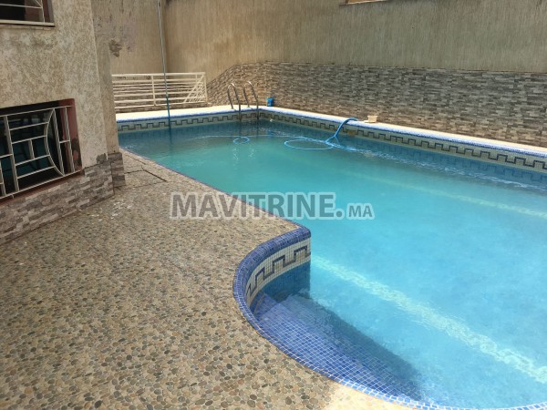 Villa vide avec piscine de 420m2