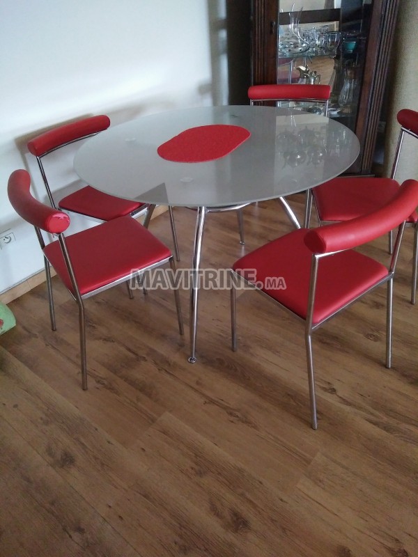 Table en verre et 5 chaises