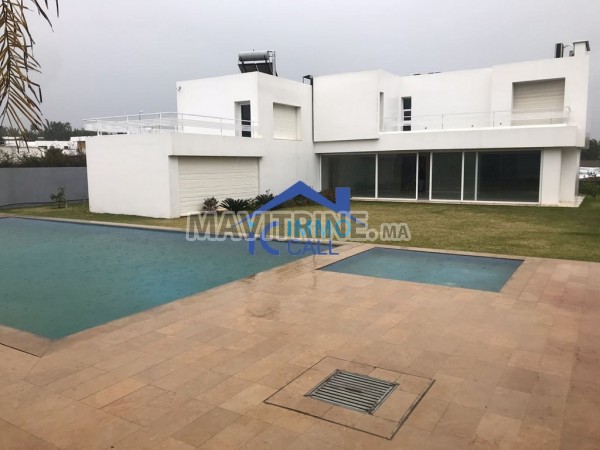 Luxueuse villa neuve en location situè à Souissi