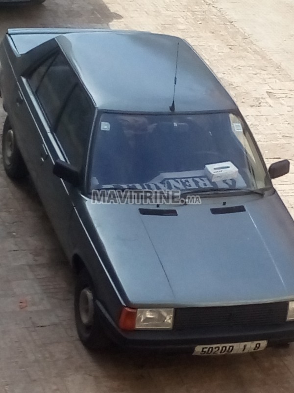 Voiture Renault 9 à vendre