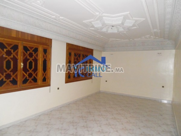 Villa de 350 m² en location bien située à Hay Riad