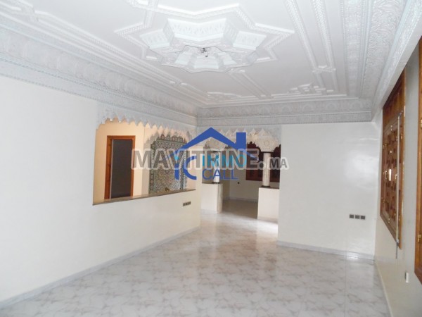 Villa de 350 m² en location bien située à Hay Riad