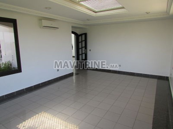 Villa de 410 m² à Ain Diab.