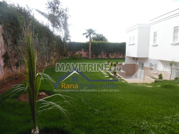 Villa de haut standing 2000m² à louer à Rabat Souissi