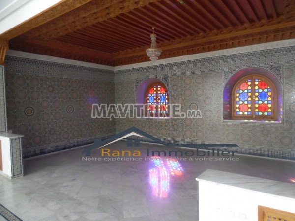 Villa de haut standing 2000m² à louer à Rabat Souissi