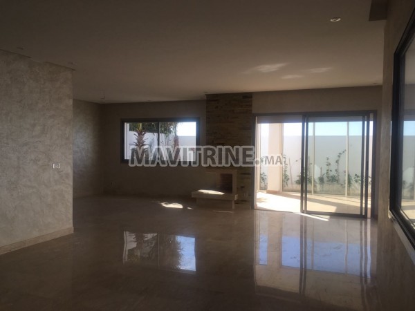 Villa de 320 m² à Ain Diab.