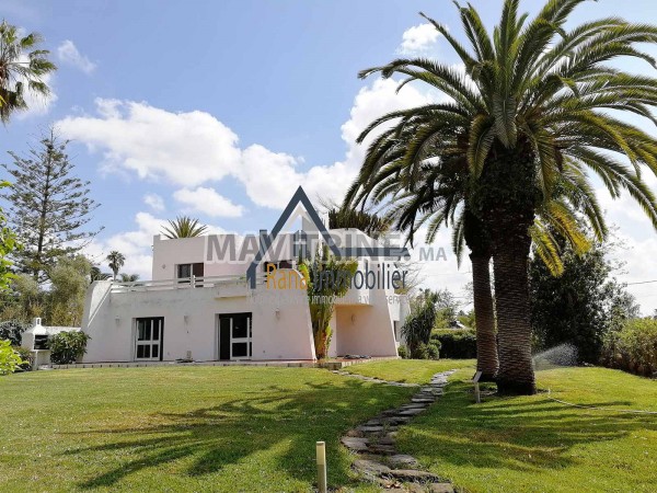 Villa de standing de 2000m² à louer à Rabat Souissi