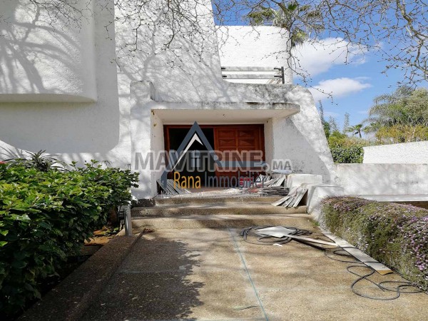 Villa de standing de 2000m² à louer à Rabat Souissi