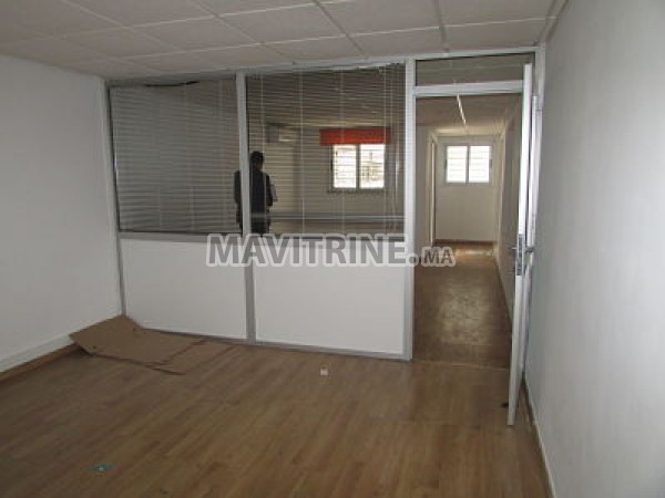 Bureau de 105 m² à Abdelmoumane