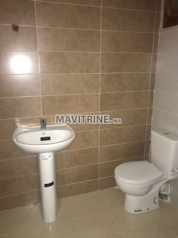 Appartement à vendre devant la grande gare de la ville à kenitra