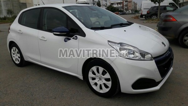 Peugeot 208 diesel like état neuf