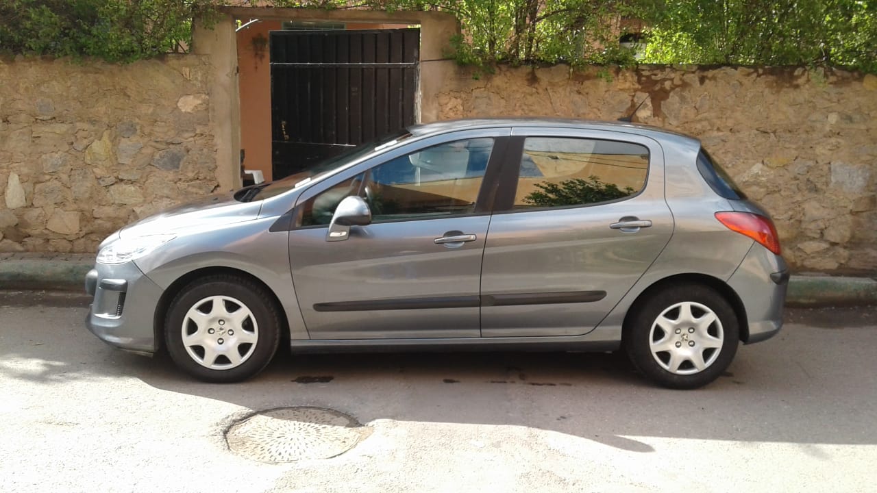 Peugeot 308 modèle 2009 en très bon état 1ere main