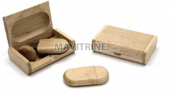 CLE USB EN BOIS DE FORME OVALE