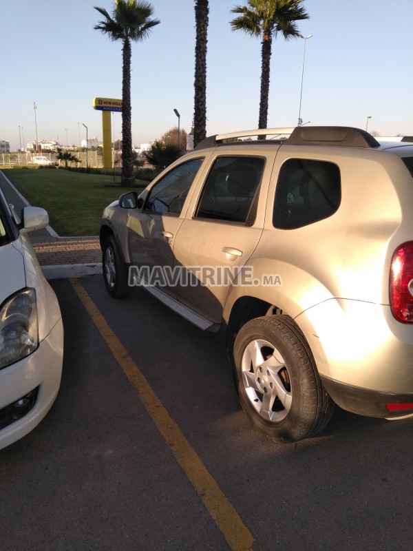 VOITURE DUSTER TOUTE OPTIONS  MODLE NOVEMBRE 2012