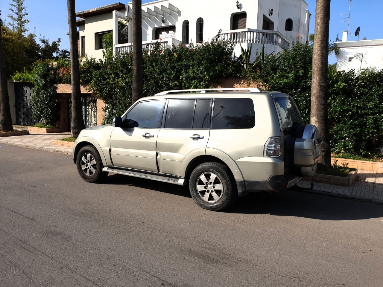 URGENT - Mitsubishi pajero Diesel -2008 - (vente urgente ! cause départ)