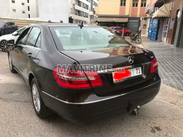 Voiture Mercedes Class E en bon état diouana