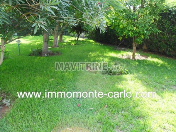 Location villa avec jardin paysagé à Souissi RABAT