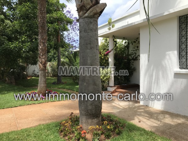 Villa avec beau jardin à louer à Rabat au quartier Aviation