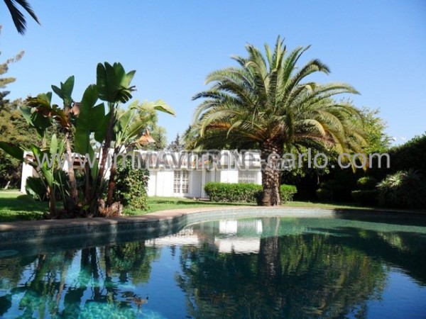 Villa à louer avec piscine  et chauffage central à Souissi RABAT