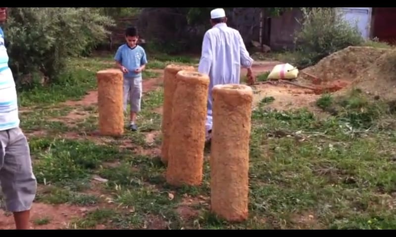 Miel pur des ruches traditionnelles origine de Taounate: عسل النحل الأصيل من خلايا النحل التقليدية: