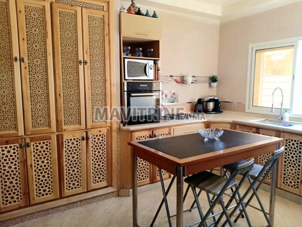 Villa de luxe à vendre à Meknes. Superficie 253.0 m². Places de stationnement et terrasse.