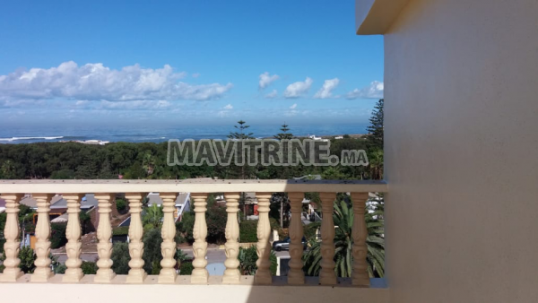 A vendre villa titrée ensoleillée vue sur mer et piscine