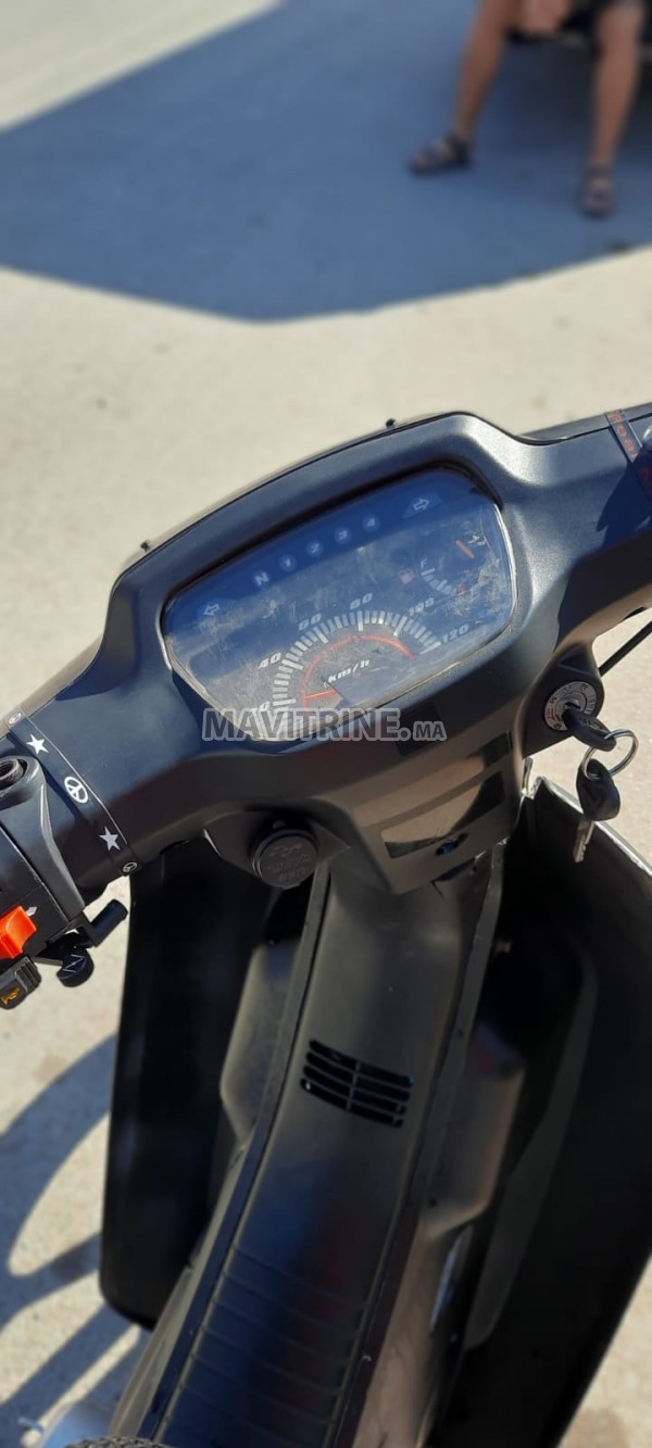 C50 makina 125cc blaka sghira model 12/19 pneuwat ba9in jdad ghir wa9ef 3la flouss