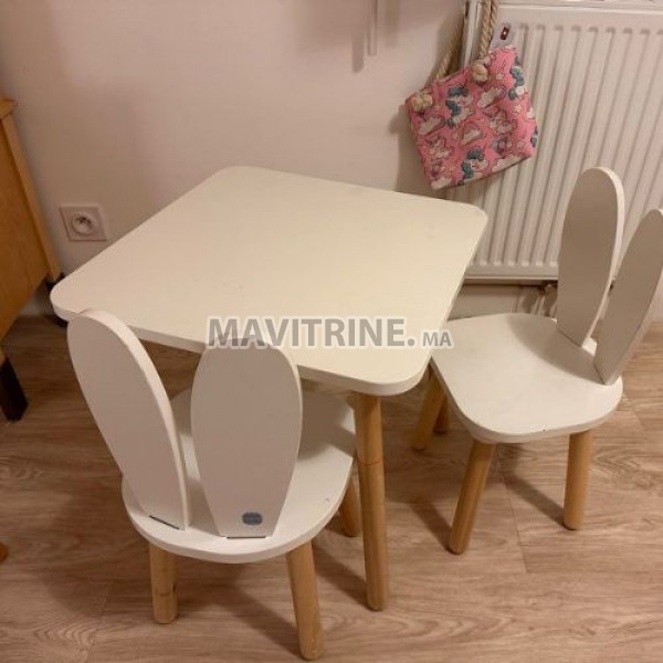 table avec 2 chaises pour enfant